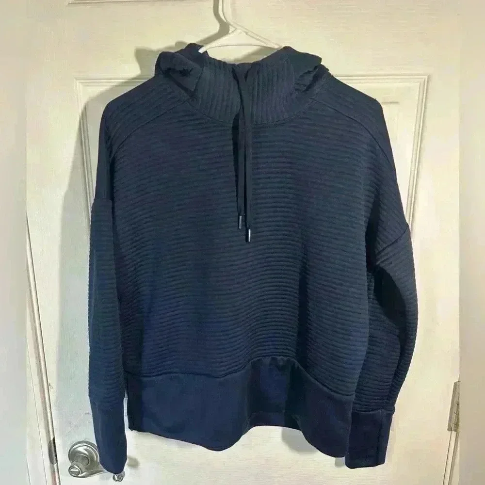 Nike navy blue ribbed hoodie sweatshirt dri-fit. Size Small, drawstring.
